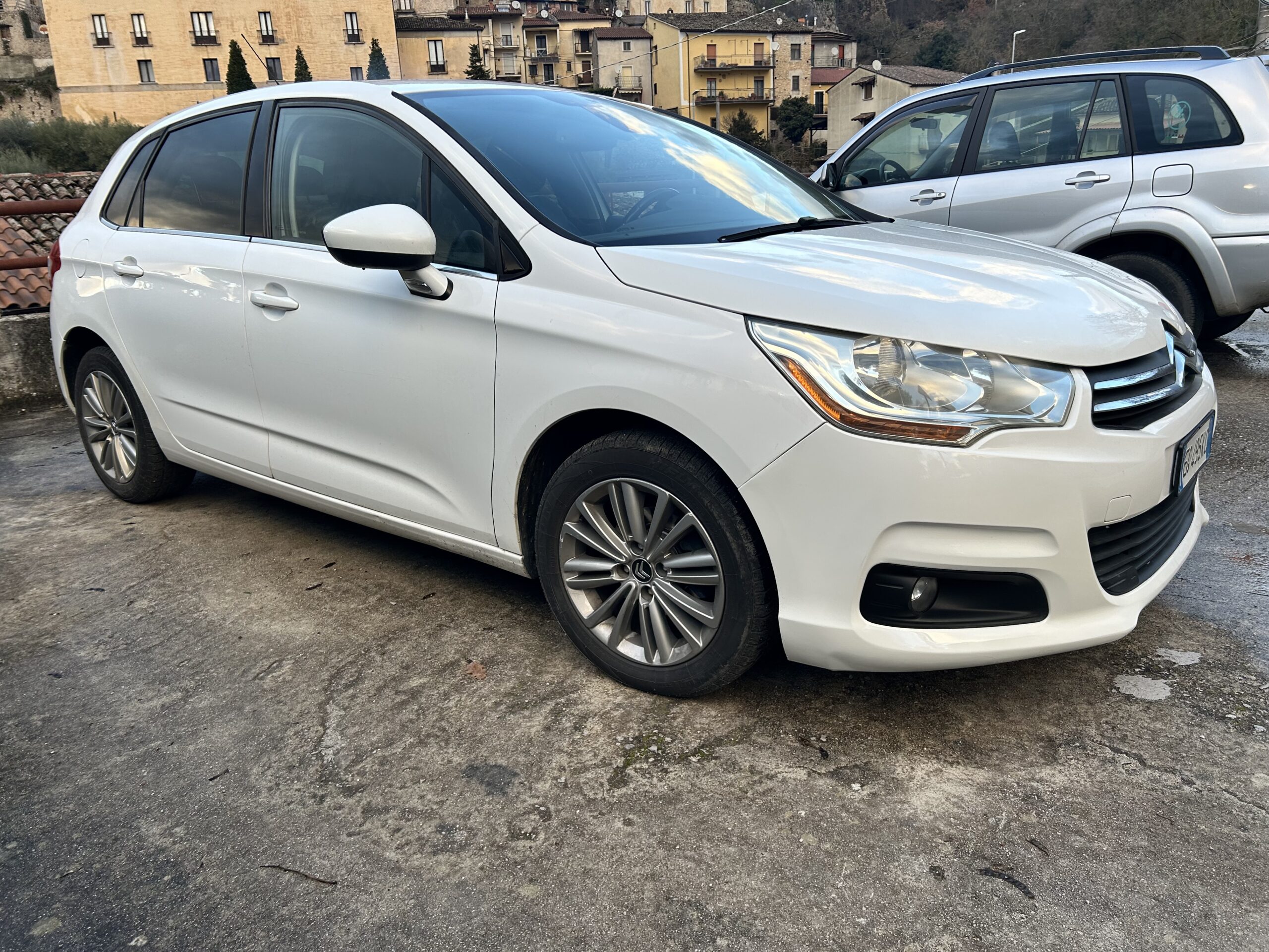 
								Citroen C4 full									