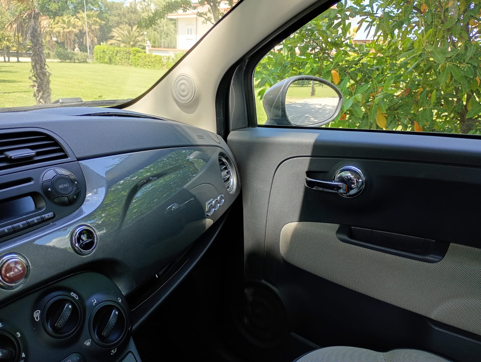 
								Fiat 500 con tetto panoramico full									