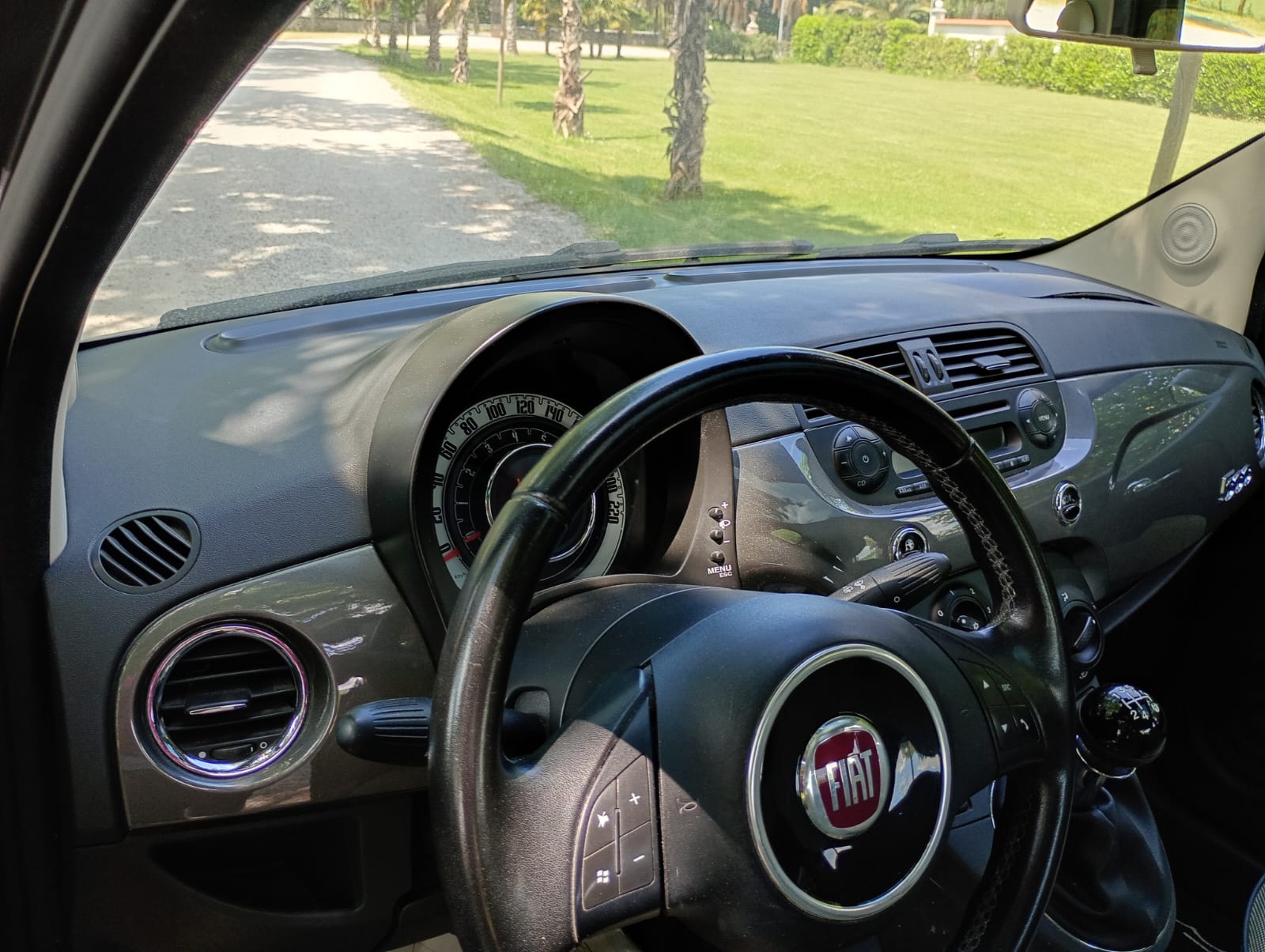 
								Fiat 500 con tetto panoramico full									