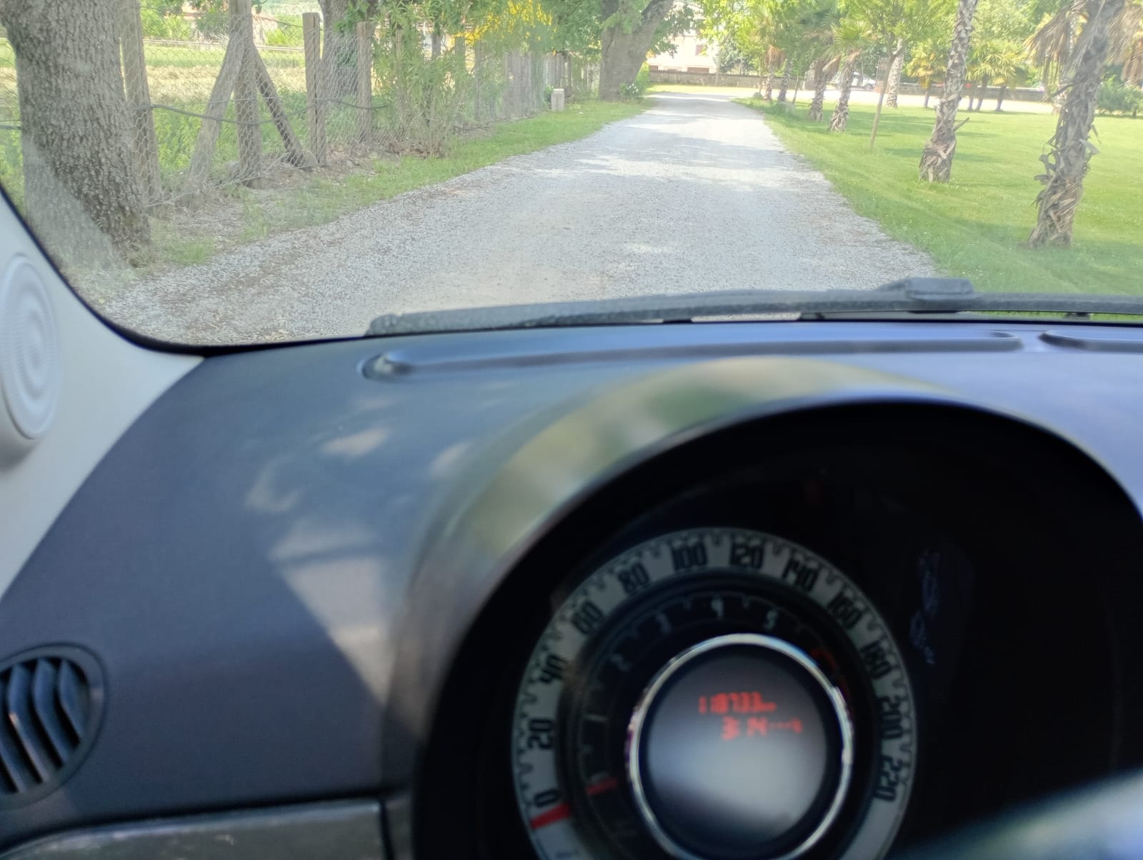 
								Fiat 500 con tetto panoramico full									