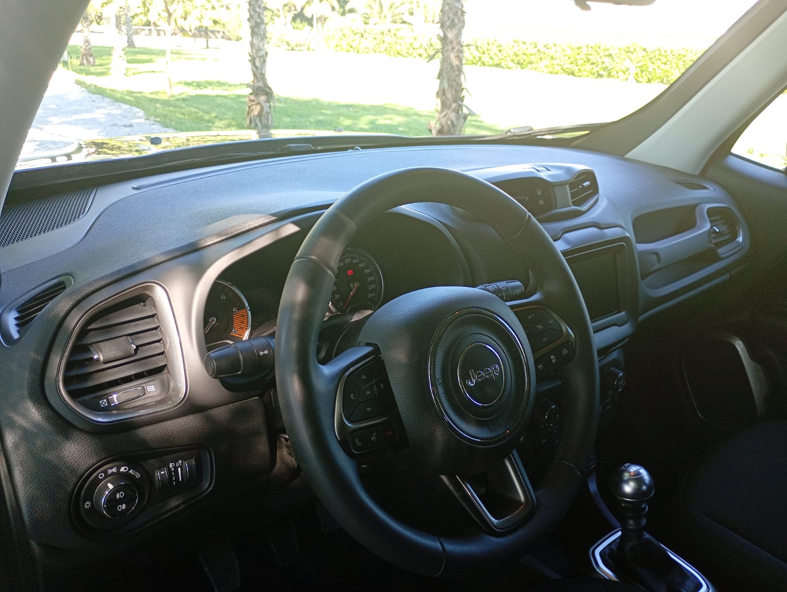 
								Jeep Renegade 1.6 diesel full									