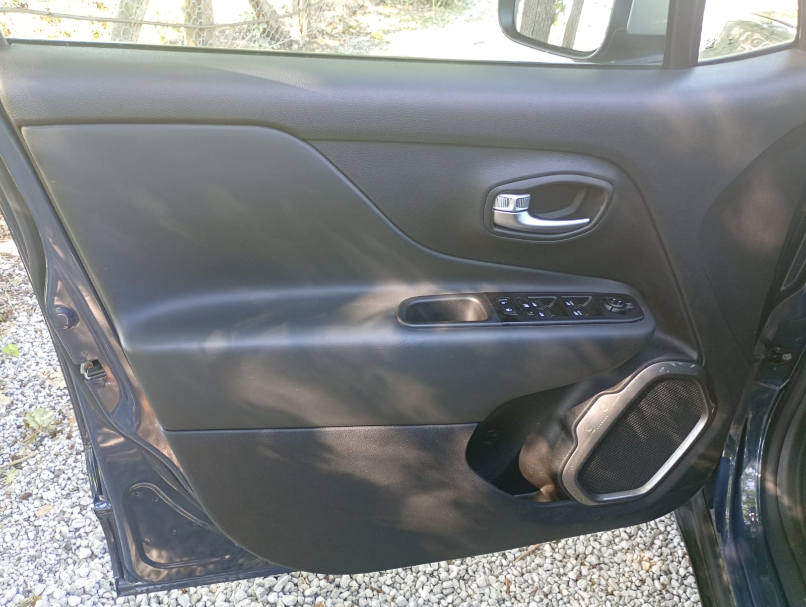 
								Jeep Renegade 1.6 diesel full									